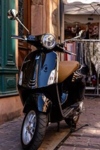 Kolik vzduchu musí být v pneumatice na motorce: Průvodce pro motorkáře